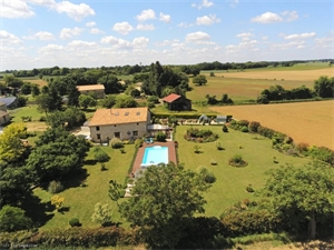 demeure ancienne à la vente -   86400  CIVRAY, surface 263 m2 vente demeure ancienne - UBI472639379